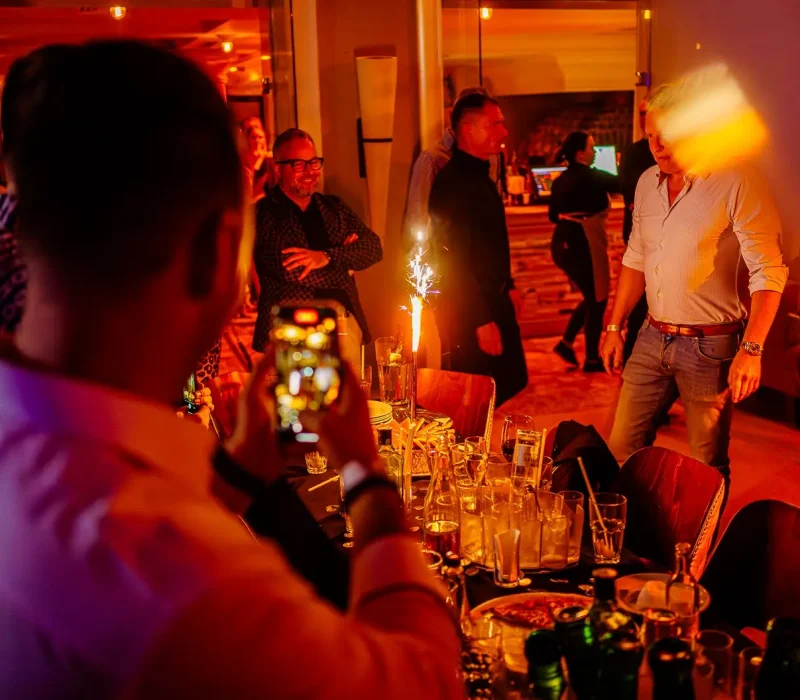 Legénybúcsú és lánybúcsú a Symbolban – különleges alkalmak helyszíne Budapest pezsgő nightlife élményével.